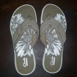 Clark's Women's Flip Flops Size 7